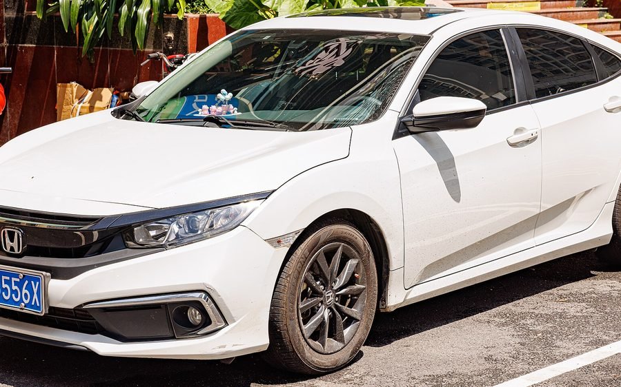 2021 Honda Civic Oriel 1.5 VTEC Turbo in Platinum White Pearl, photo 1 of 5