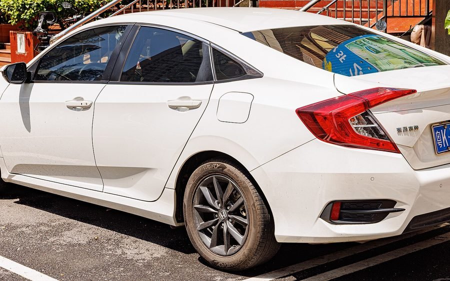 2021 Honda Civic Oriel 1.5 VTEC Turbo in Platinum White Pearl, photo 3 of 5