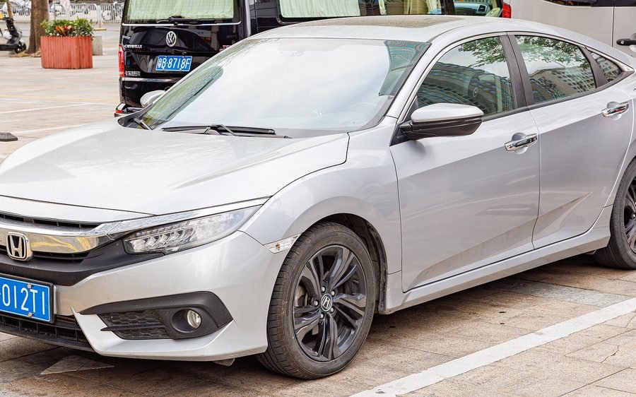2021 Honda Civic Oriel 1.5 VTEC Turbo in Platinum White Pearl, photo 4 of 5