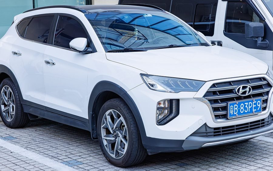 2022 Hyundai Tucson GLS Sport FWD in Polar White, photo 1 of 3