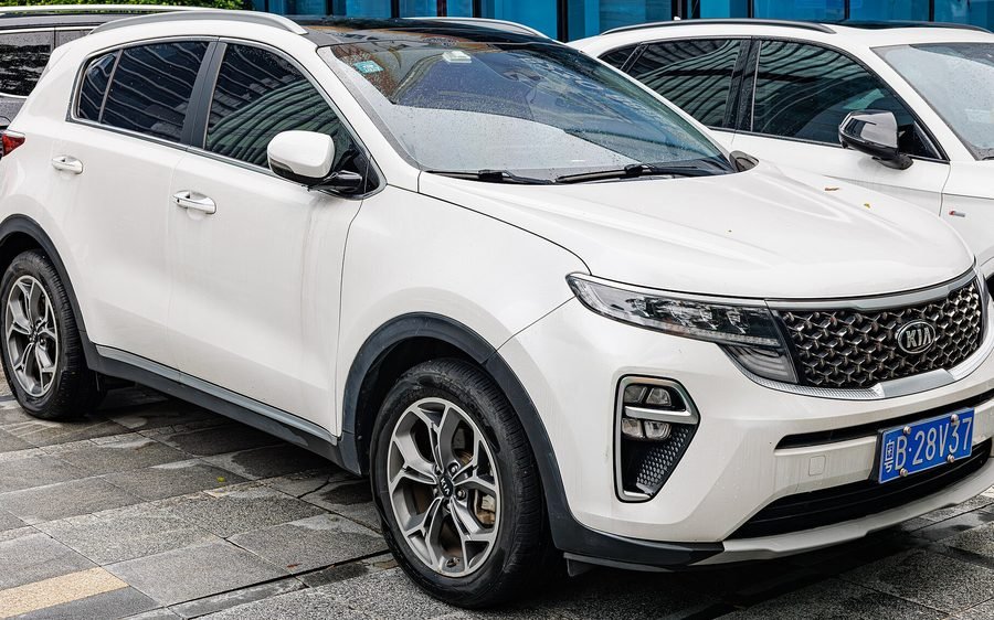 2022 KIA Sportage Alpha FWD in Clear White, photo 1 of 3