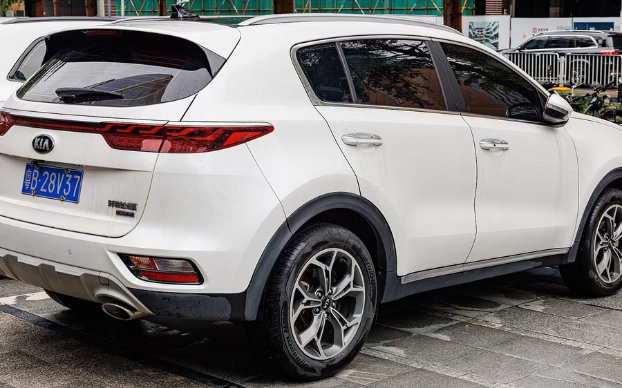 2022 KIA Sportage Alpha FWD in Clear White, photo 3 of 3