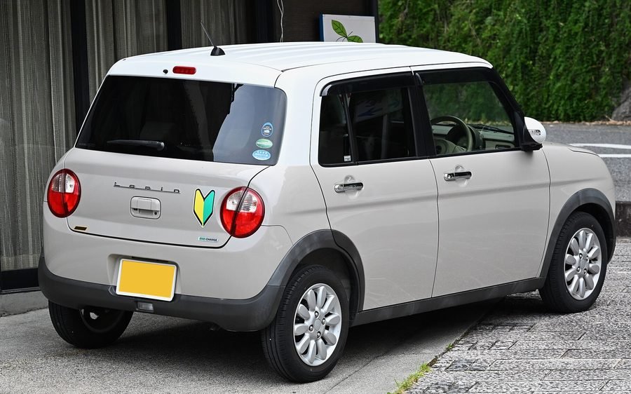 2023 Suzuki Alto VXL AGS in Pearl White, photo 2 of 2