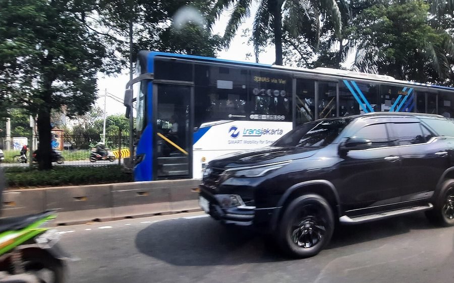 2021 Toyota Fortuner Sigma 4 in Attitude Black, photo 2 of 2