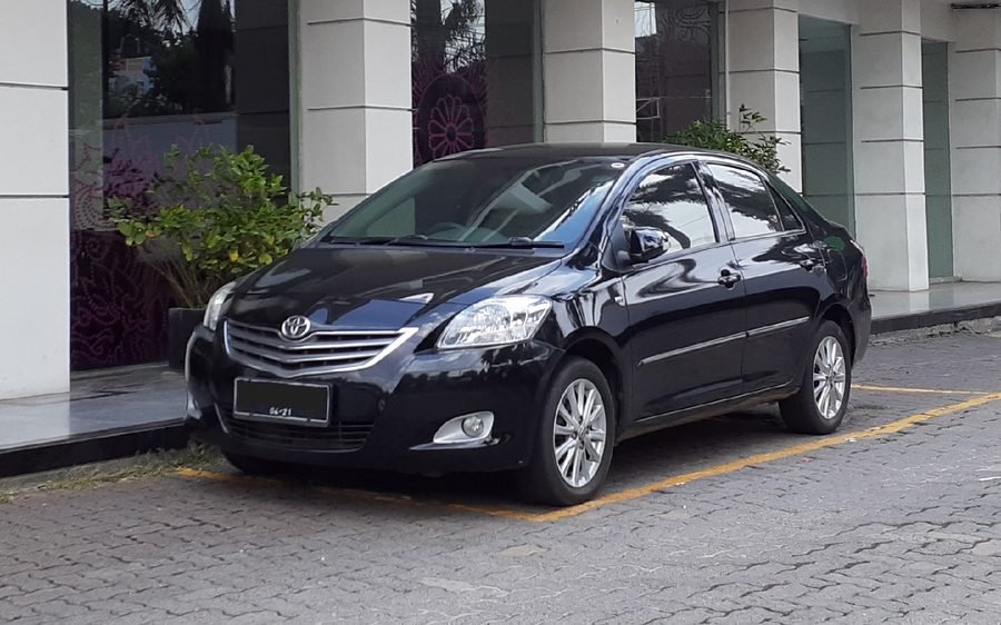 2022 Toyota Yaris ATIV X CVT 1.5 in Attitude Black, photo 2 of 5