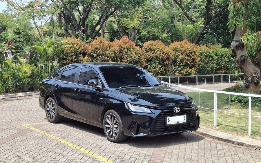 2022 Toyota Yaris ATIV X CVT 1.5 in Attitude Black, photo 5 of 5